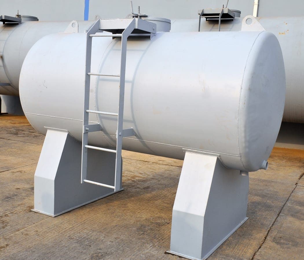 Horizontal steel diesel storage tank with access ladder